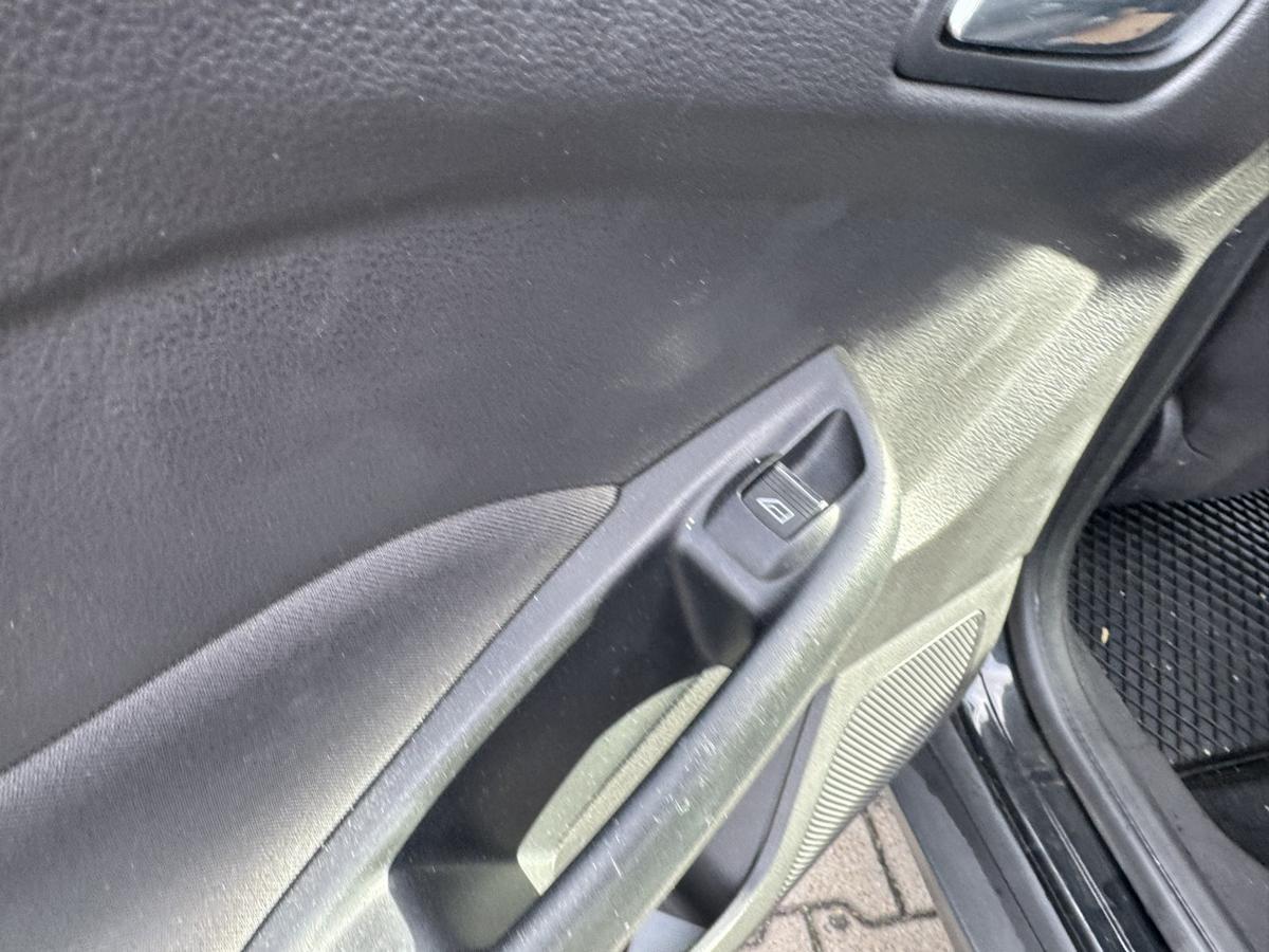 Ford Focus 3 original T&uuml;r hinten links Panther Schwarz Kombi Rohbau Bj.2011